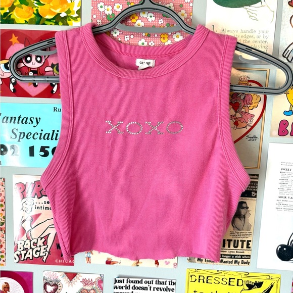 Y2K Bedazzled XOXO Pink Sleeveless Cropped Tank Top - Picture 2 of 9
